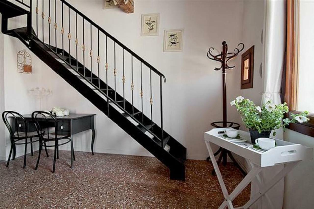 Loft Overlooking The Grand Canal Венеция Екстериор снимка